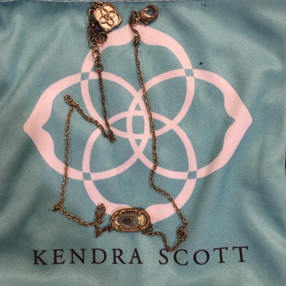 Kendra Scott necklace